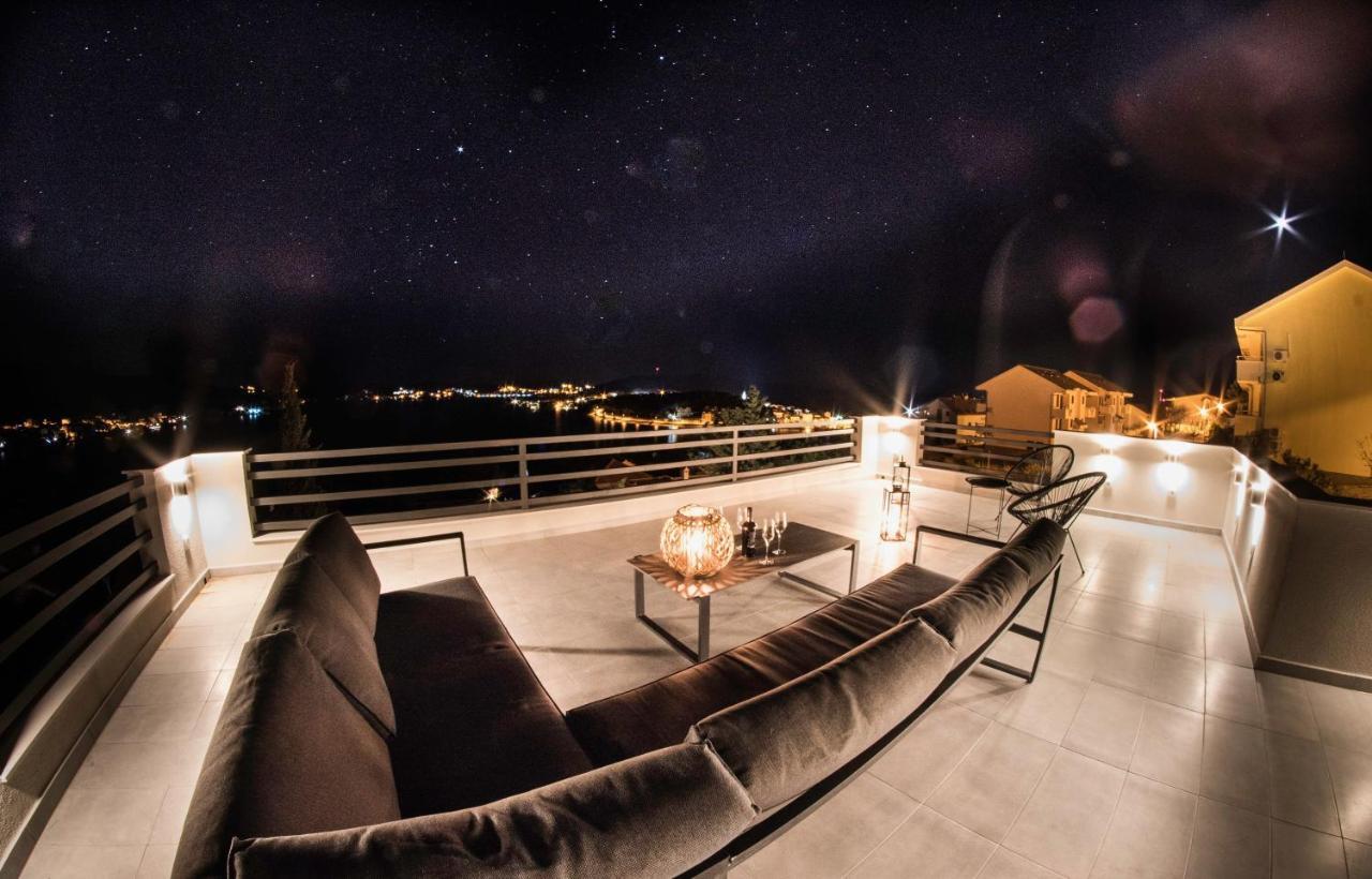 The Grande - Huge Terrace - Amazing Sea Views - Tastefully Furnished - Access To Rooftop Terrace And Gym - Hillside Apartments Rogoznica 罗戈兹尼察 外观 照片