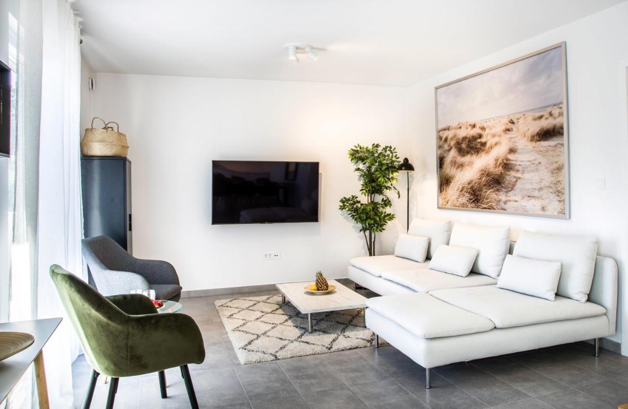 The Grande - Huge Terrace - Amazing Sea Views - Tastefully Furnished - Access To Rooftop Terrace And Gym - Hillside Apartments Rogoznica 罗戈兹尼察 外观 照片
