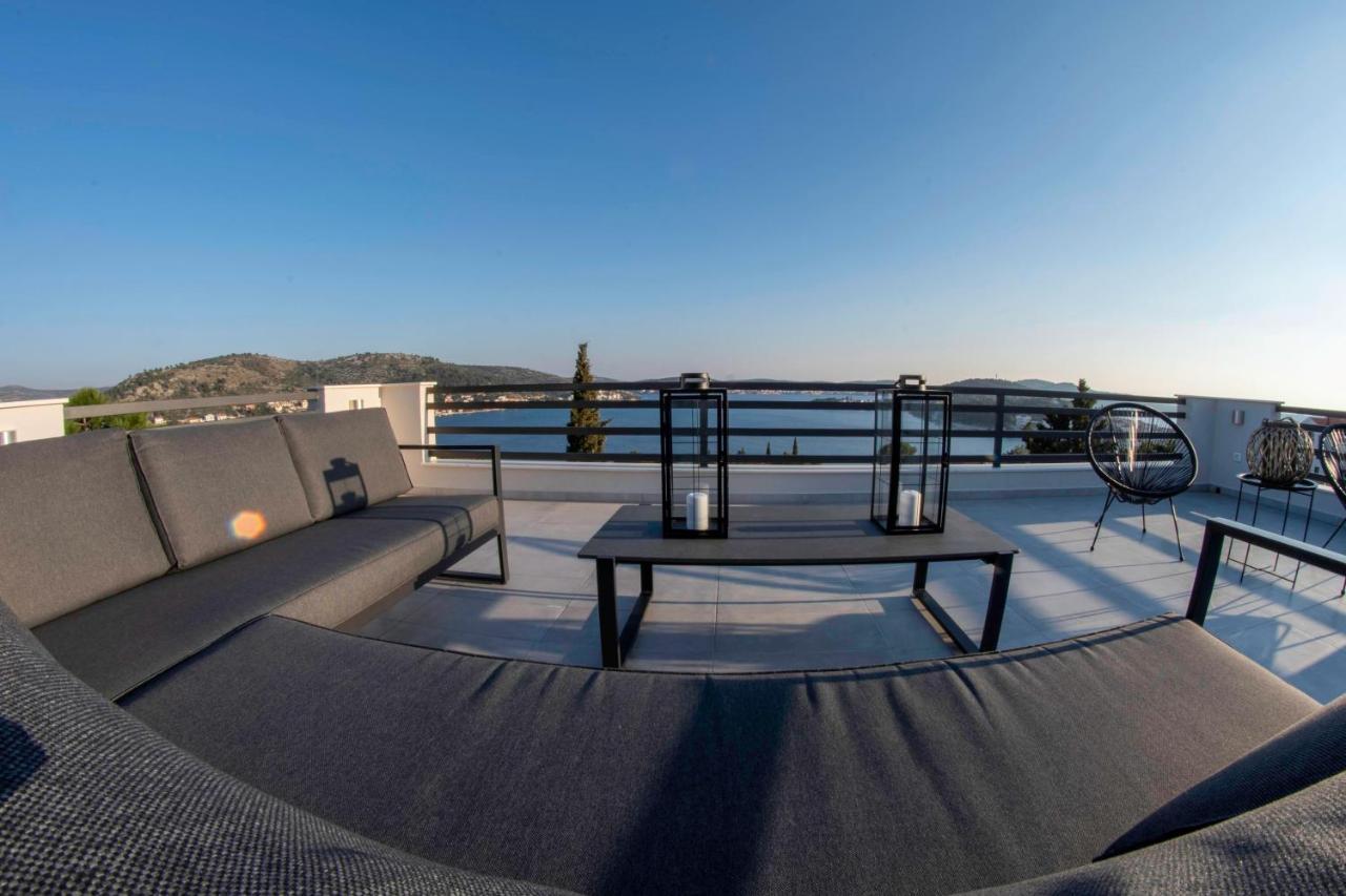 The Grande - Huge Terrace - Amazing Sea Views - Tastefully Furnished - Access To Rooftop Terrace And Gym - Hillside Apartments Rogoznica 罗戈兹尼察 外观 照片