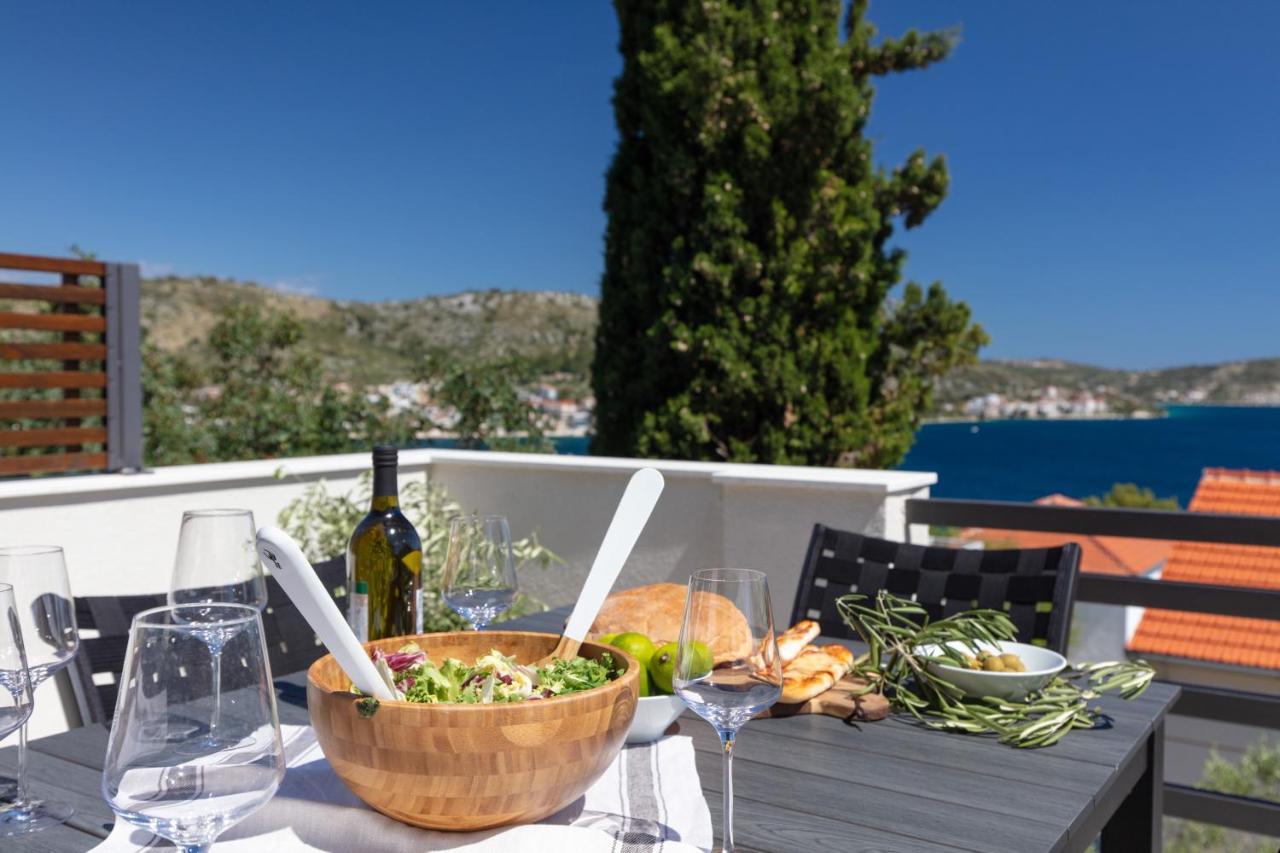 The Grande - Huge Terrace - Amazing Sea Views - Tastefully Furnished - Access To Rooftop Terrace And Gym - Hillside Apartments Rogoznica 罗戈兹尼察 外观 照片