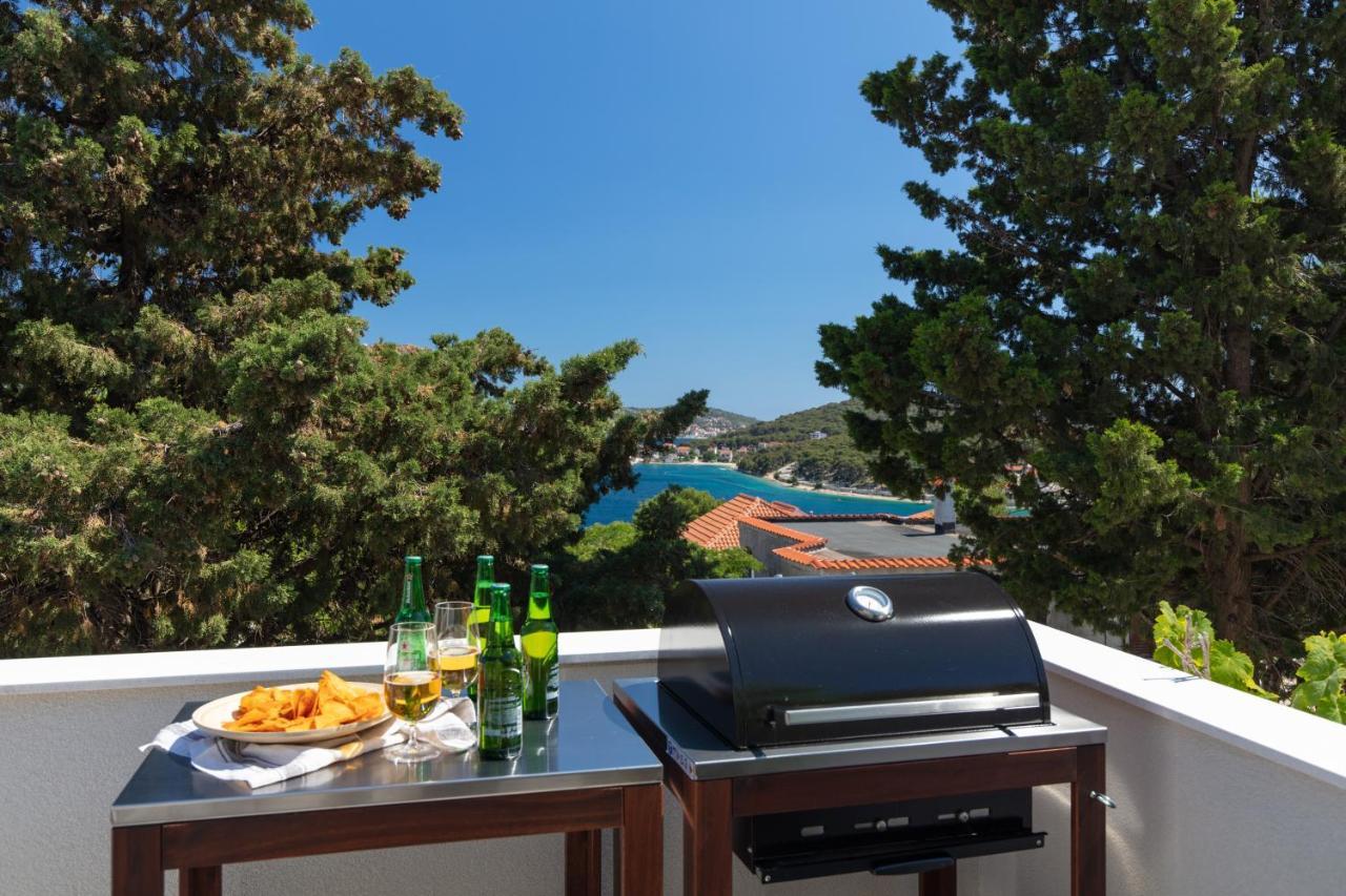 The Grande - Huge Terrace - Amazing Sea Views - Tastefully Furnished - Access To Rooftop Terrace And Gym - Hillside Apartments Rogoznica 罗戈兹尼察 外观 照片