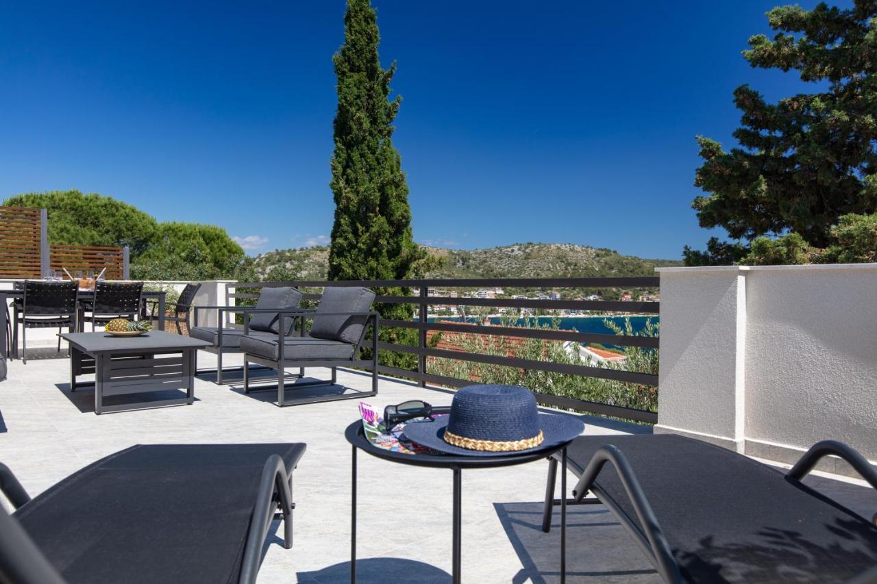 The Grande - Huge Terrace - Amazing Sea Views - Tastefully Furnished - Access To Rooftop Terrace And Gym - Hillside Apartments Rogoznica 罗戈兹尼察 外观 照片